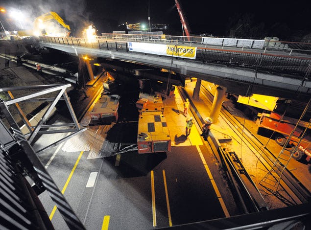 Verplaatsing van een viaduct. Foto: Marcel van Hoorn.