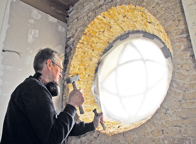 Bouwbedrijf zoekt naar 'timmerman zonder snor'