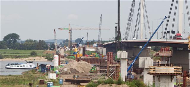 Ewijk, 160811
Bouw tweede brug Ewijk. Bij verhaal Frans van Velden - Cobouw
Foto: Sjef Prins - APA Foto