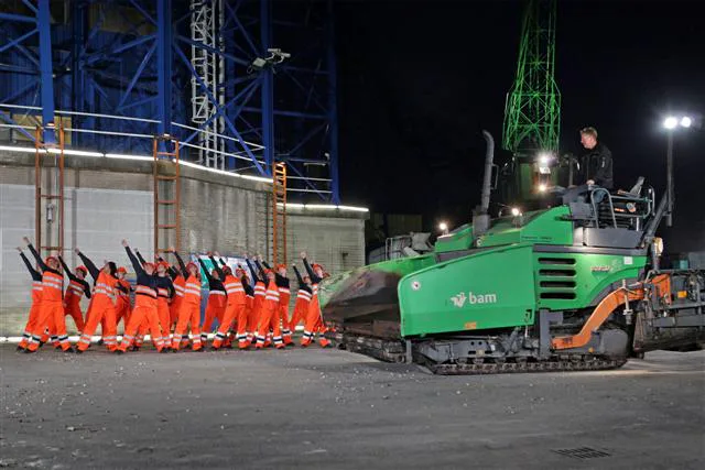 Dansproductie BAM wegen Cementbouw Holland-danc
PR Djana Eminovic 06-52677872