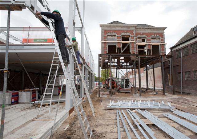 Veenendaal, 060911
'Rijk Oompje'. Cultureel erfgoed wordt doorgang naar nieuw winkelgebied.
Foto; Sjef Prins - APA Foto