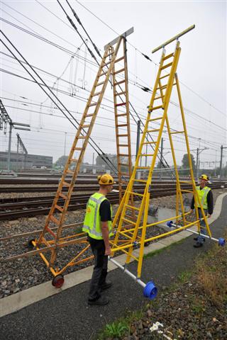 Spoorbouwer VolkerRail heeft gisteren de eerste van een nieuwe generatie railinspectieladders voor de bovenleiding in gebruik genomen.