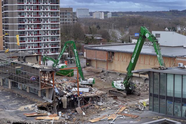 131211, Heerlen: overzicht werkzaamheden 't Loon (stempels en stutten goed zichtbaar!). Foto: Marcel van Hoorn.