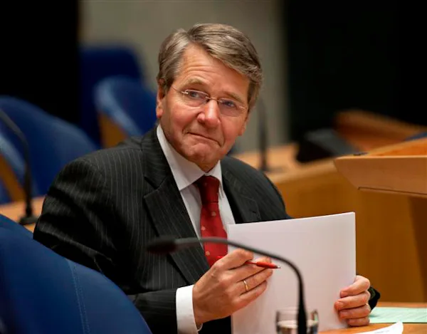 Donner is wakker, terwijl iedereen slaapt