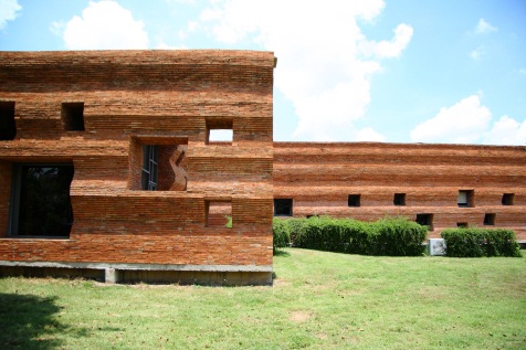 Architekt: Boonserm Premthada (Bangkok Project Studio)