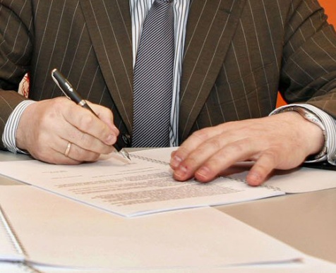 DE BEELDREDAKTIE | MAARTEN HARTMAN
TBV BAM WONINGBOUW
Nederland, Utrecht, 4-3-2008
BAM. Links Mirjam de Rijk, Stichting Natuur en Milieu. Recht Dhr Broos, BAM