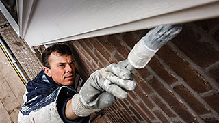 In de nieuwe cao worden functioneringsgesprekken omgezet in ontwikkelgesprekken en krijgen medewerkers werktijd die opgaat aan onplanbare zorg. 