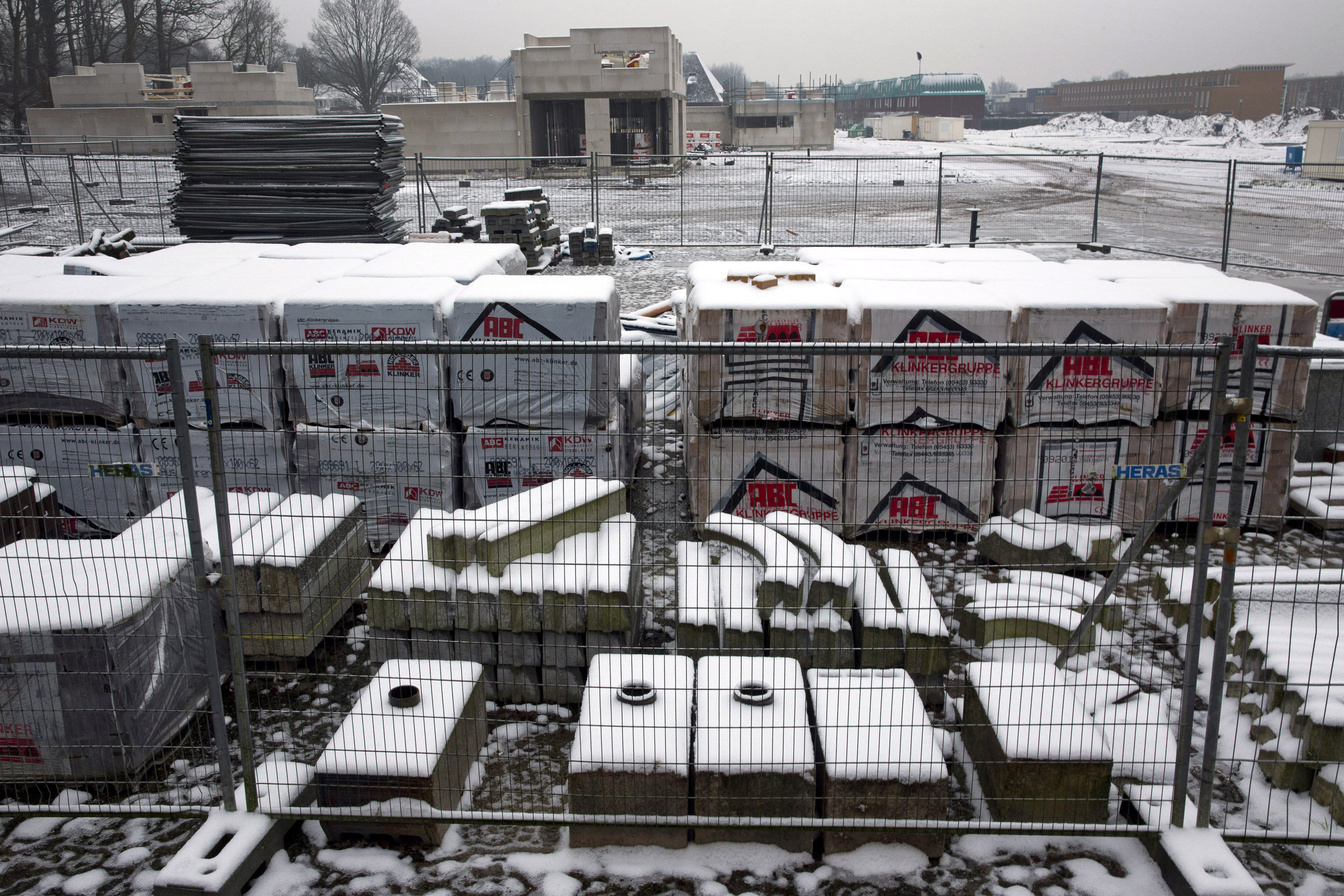 050116 GRONINGEN STAD - De bouw van de wijk Helpermaar in Groningen Zuid ligtstil door de vorst. rottinghuis kan niets ondernemen nu.