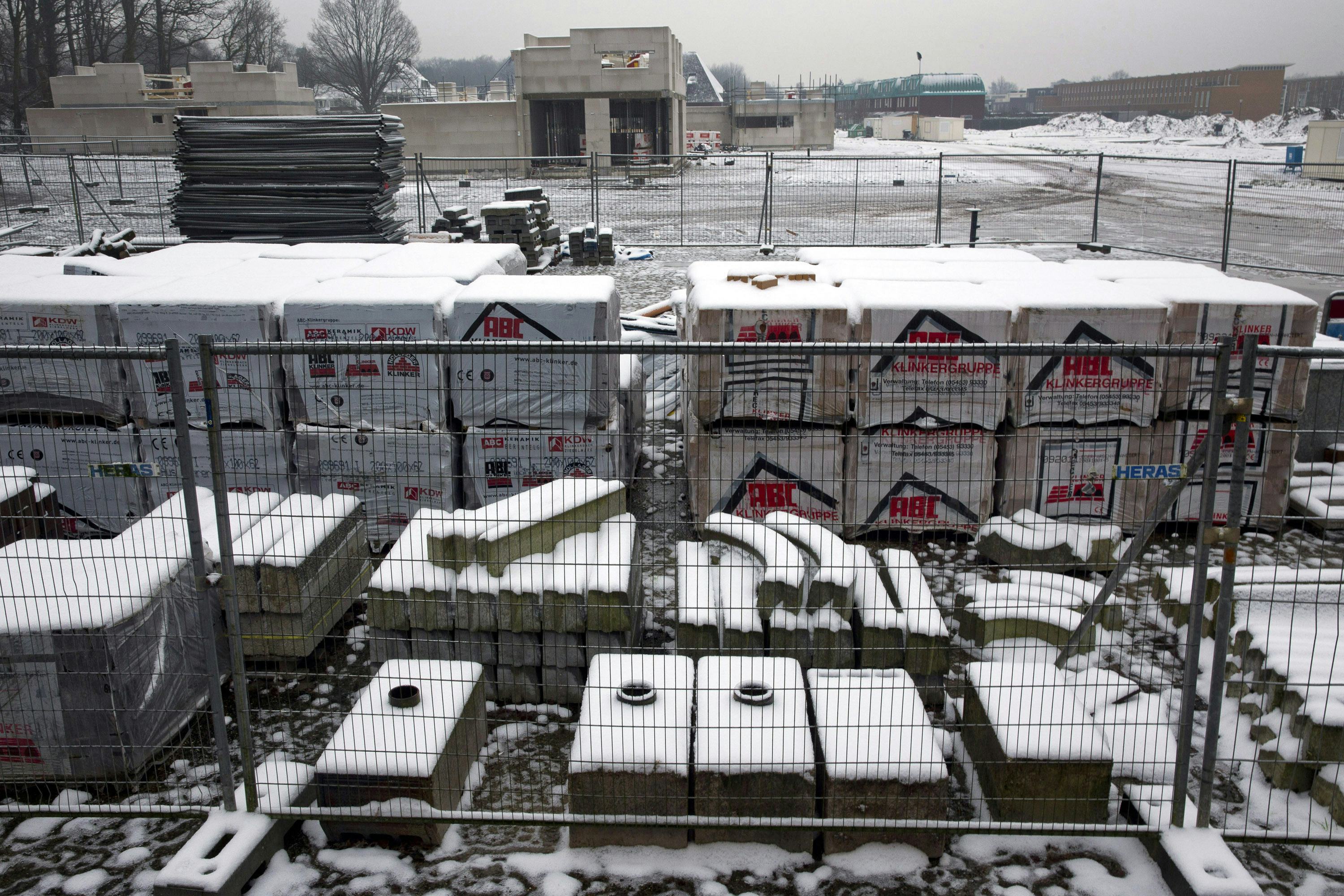 050116 GRONINGEN STAD - De bouw van de wijk Helpermaar in Groningen Zuid ligtstil door de vorst. rottinghuis kan niets ondernemen nu.