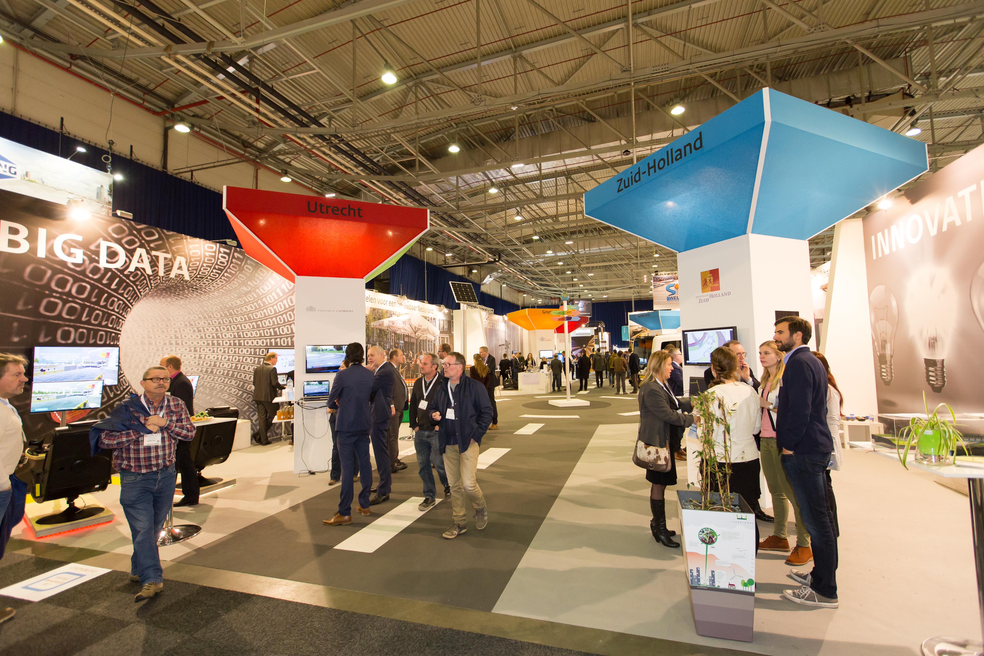 Met 637 exposanten en ruim 20.000 bezoekers is InfraTech veruit de belangrijkste beurs voor de infrastructuur in Nederland. InfraTech bereikt de complete keten. Hier worden nieuwe verbindingen gelegd en nieuwe kansen gecreëerd. Publiek en privaat, grote en kleine partijen, koplopers en volgers; InfraTech verzamelt deze dynamische sector onder één dak. | Foto © Charles Batenburg