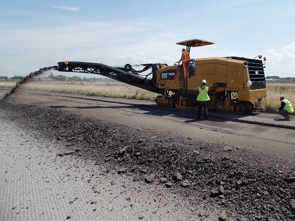 Freesmij heeft primeur Cat® PM620 asfaltfrees