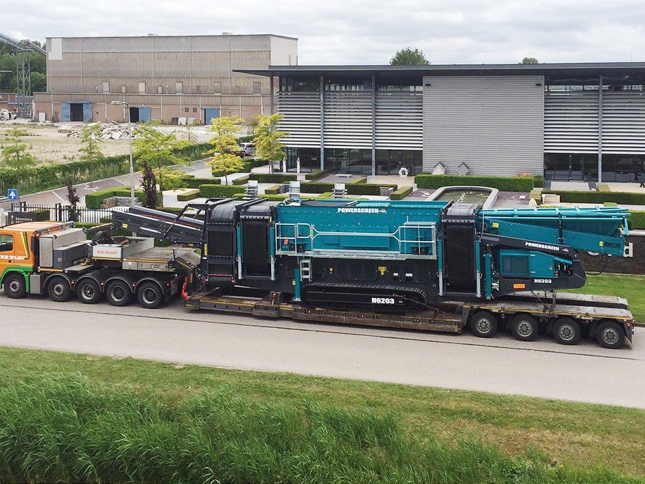 Allergrootste rupsmobiele zeefmachine afgeleverd