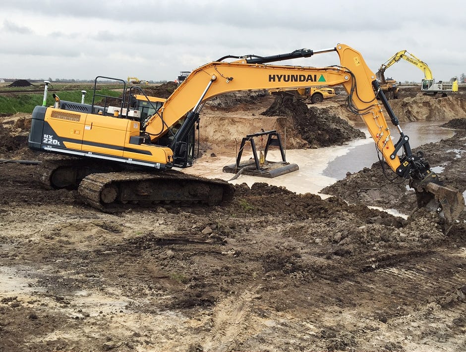 Van der Spek neemt HX-serie rupsgravers mee