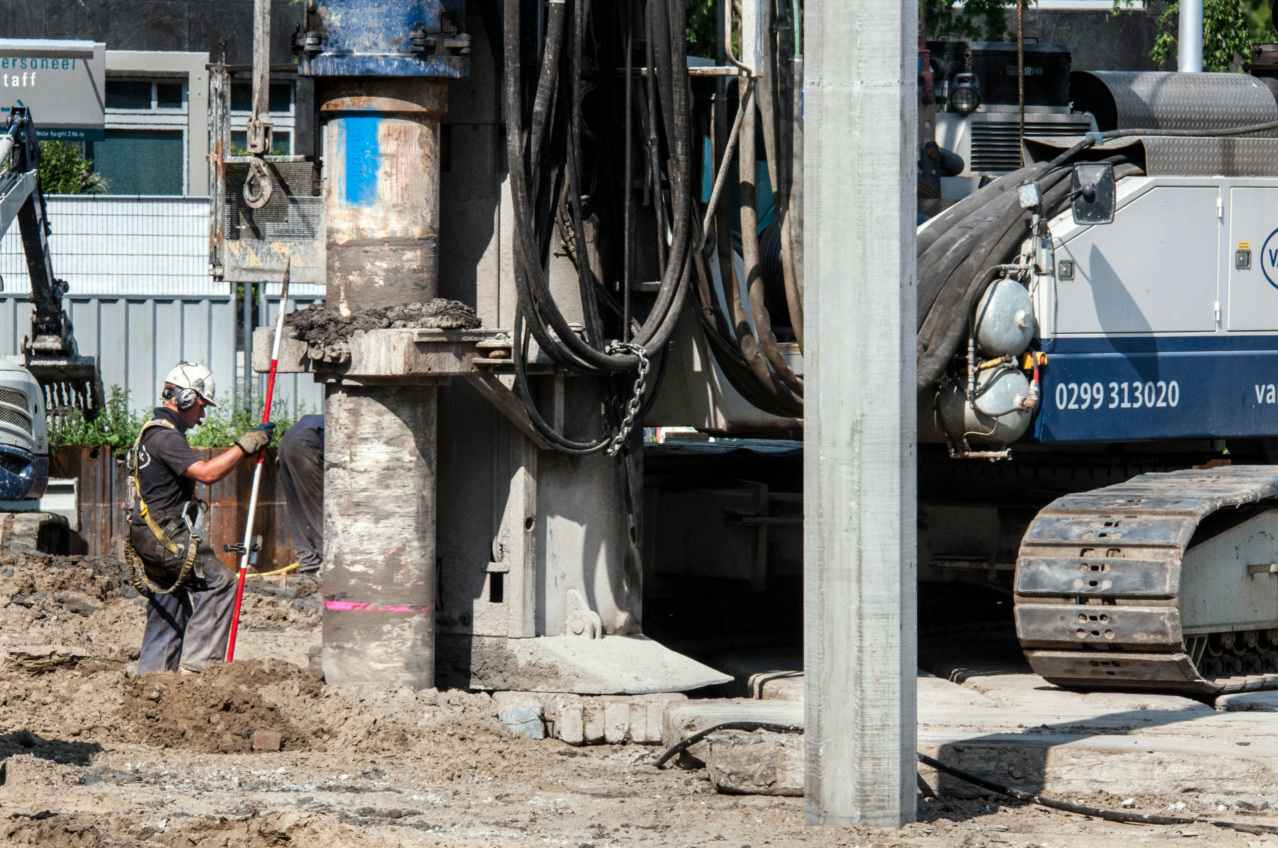 Foto Ronald Bakker
Aannemer Van ’t Hek gebruikt bij de bouw van Blok 4 (Xavier) op de Amsterdamse Zuidas, 8 hoekige heipalen.