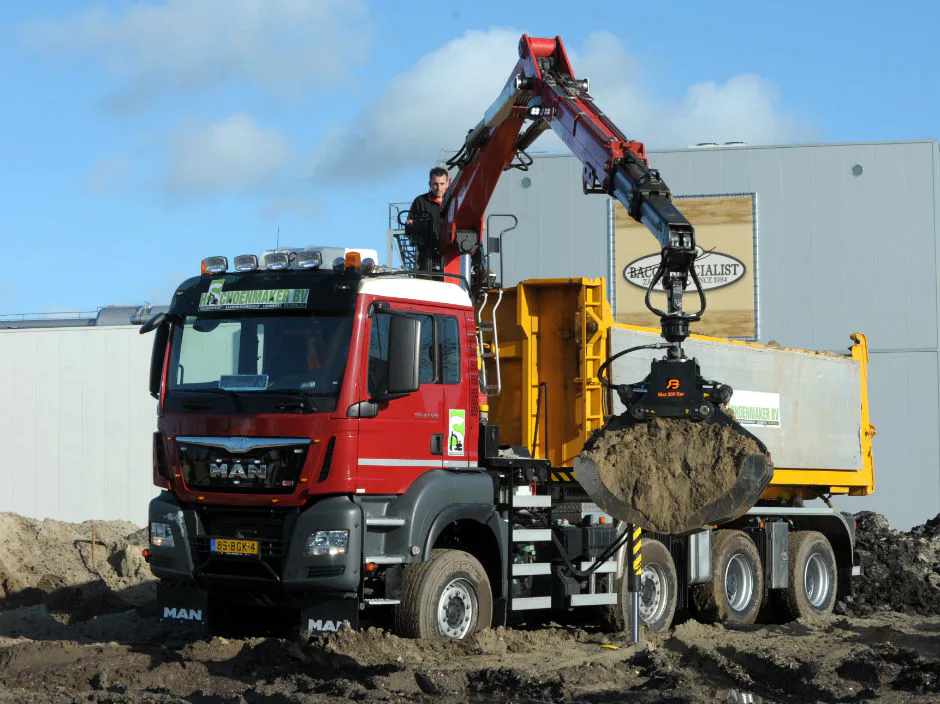 MAN 8x4 voor Schoenmaker BV