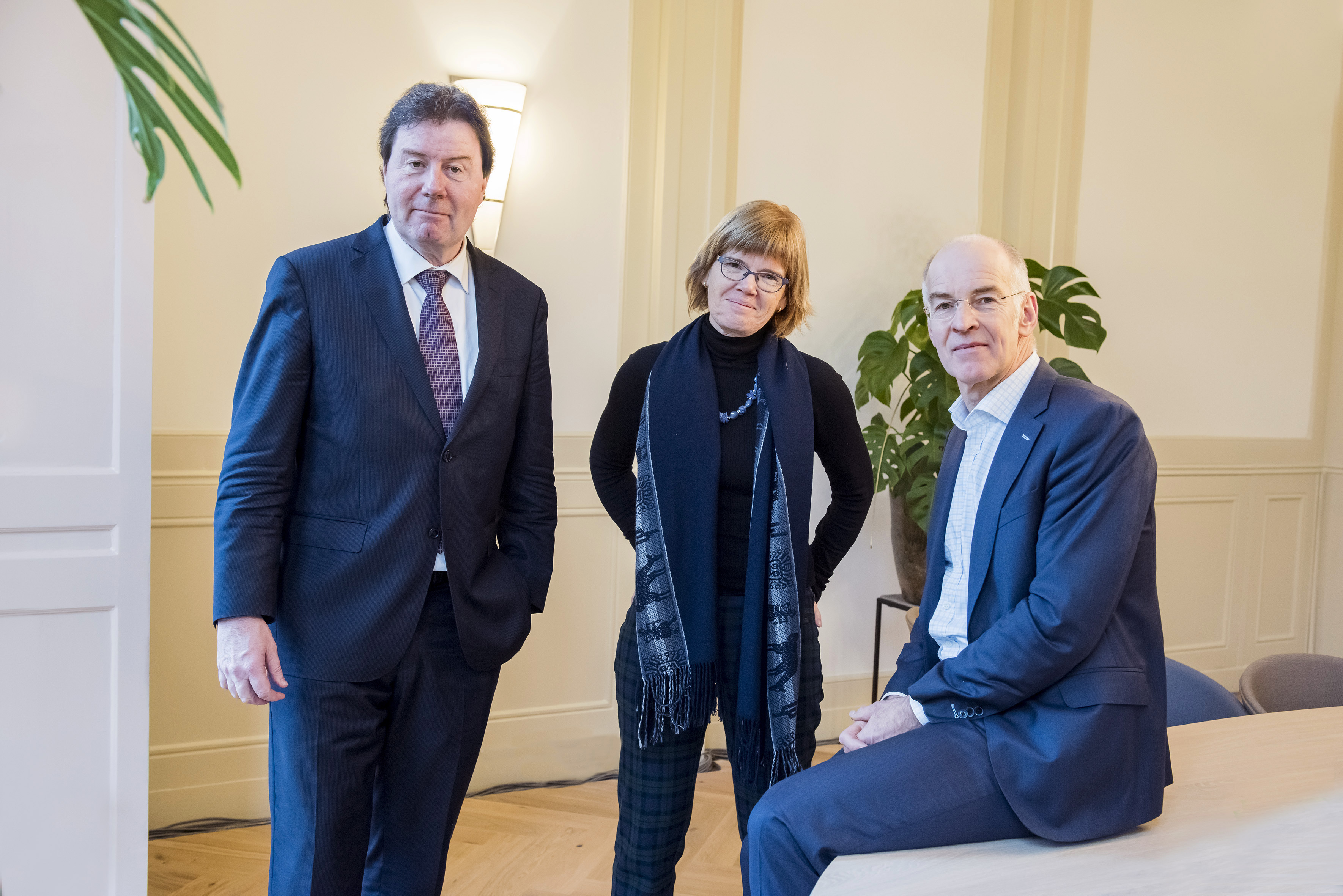 Amsterdam, 23 november 2015Taco van Hoek (EIB) en mevr van Vuuren (APG)