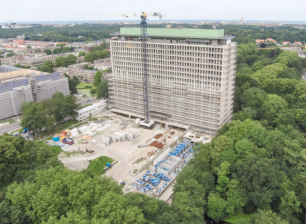 Woningen in de maak in voormalig Shell-kantoor. Foto: Léon Van Woerkom