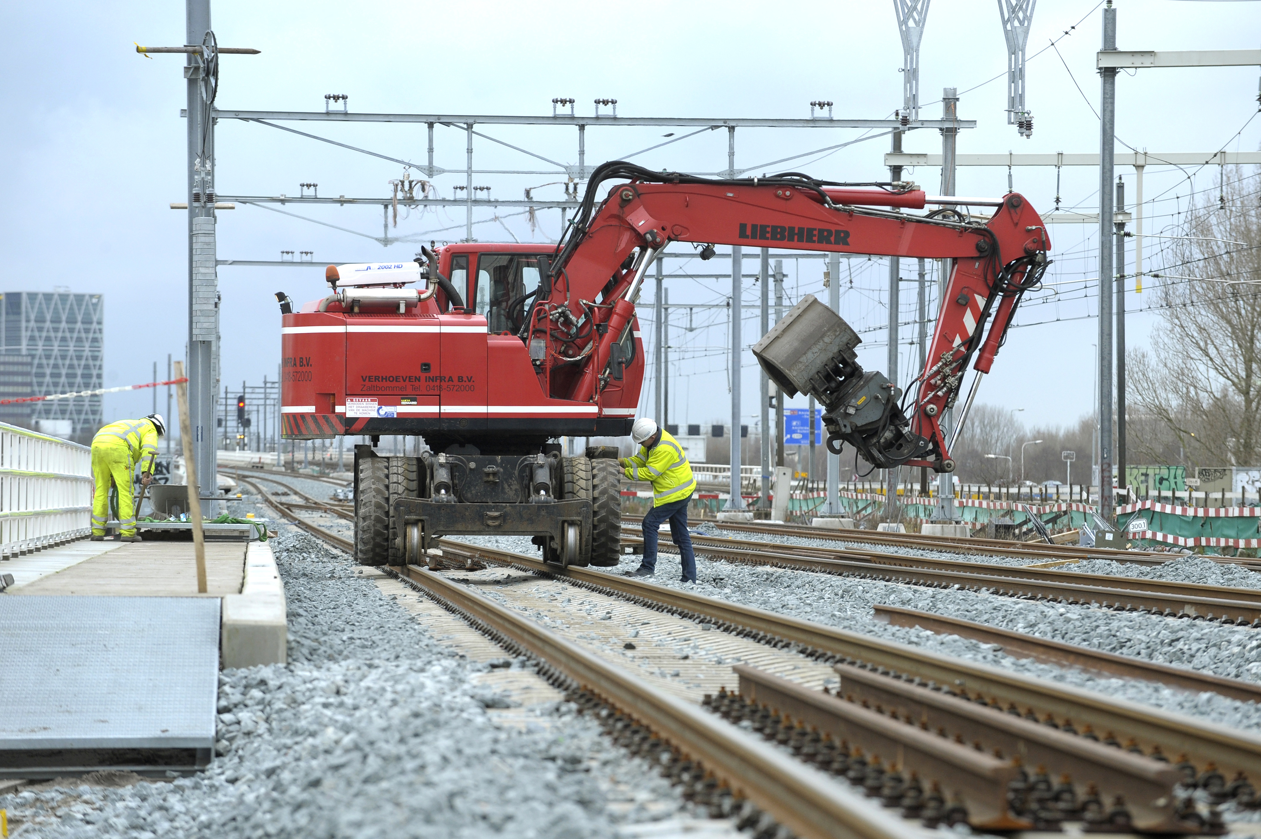 AMSTERDAM - Werkzaamheden aan het spoor Schiphol - AlmereOpdracht Ingrid Koenen