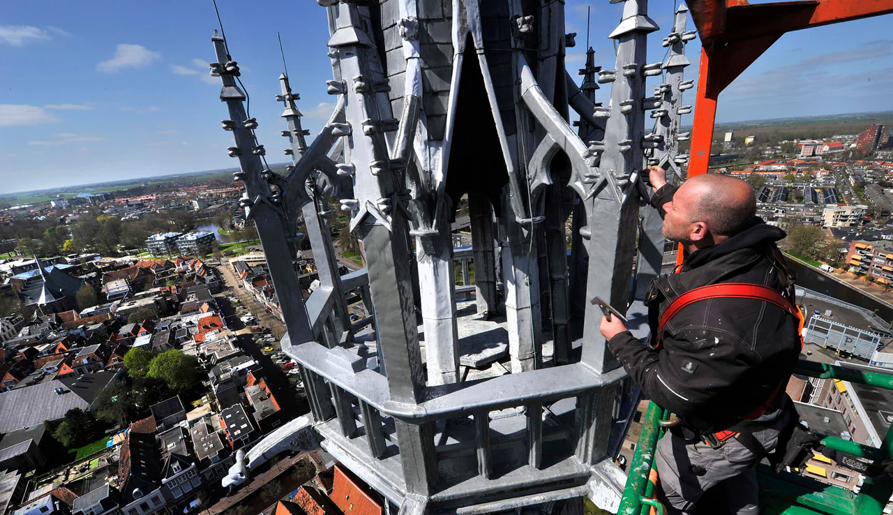 Restauratie op 80 meter hoogte