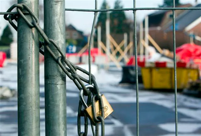 Het aantal faillissementen in de bouw in maart ligt 60 procent hoger dan in dezelfde periode vorig jaar.