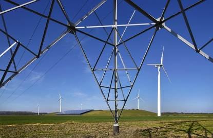 Al die lijnen die door Nederland lopen, boven de velden en over wegen, die moeten worden onderhouden en opgewaardeerd, zodat ze weer fit for the future zijn, zegt Sander Eijgenraam. Foto: Rijksvastgoedbedrijf/ Riesjard Schropp