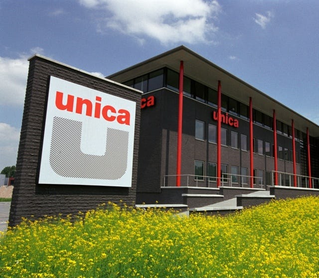 Unica pand Hoevelaken met koolzaadveld