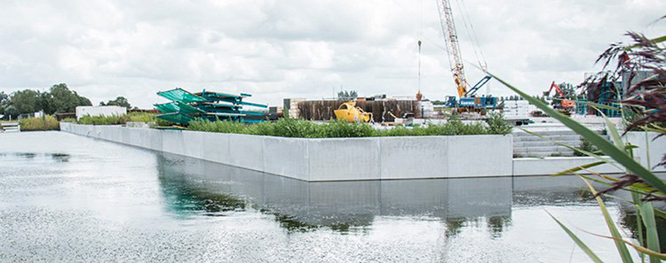 Keerwanden rondom schiereiland in Heerhugowaard