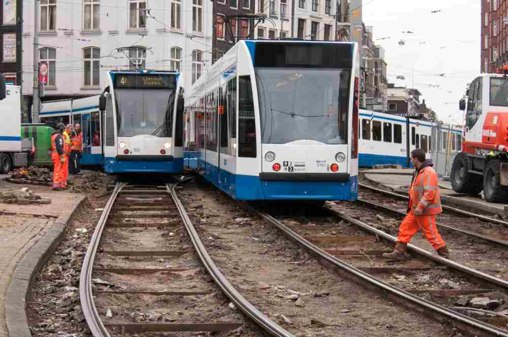 Foto Ronald BakkerOp de foto: werkzaamheden op het Muntplein.Vanwege werkzaamheden aan de tramsporen rijden er van 22 t/m 26 oktober geen trams over het Amsterdamse Muntplein en het Rokin.