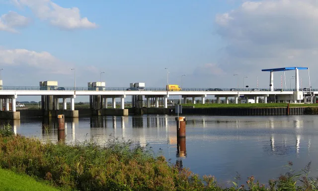 De renovatie van de Nijkerkerbrug was in 2015 een pilot voor regelarm aanbesteden. Archieffoto