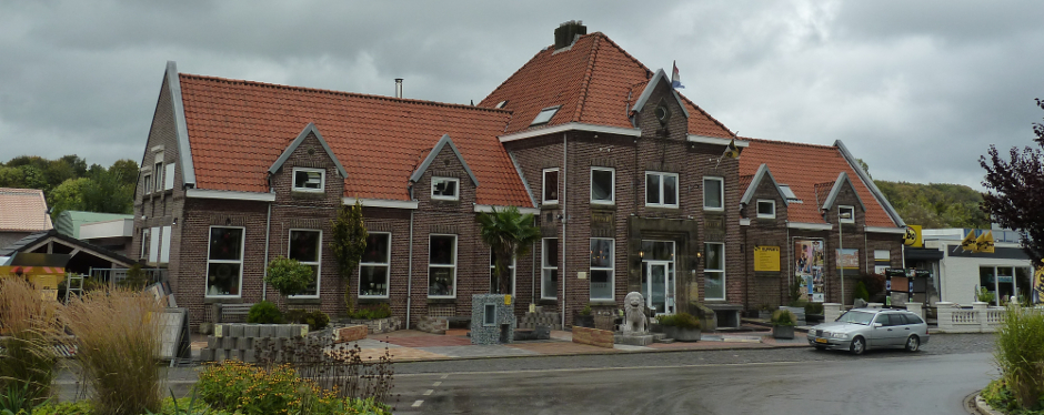 "Vaals-Station (4)" by Romaine - Eigen werk. Licensed under CC0 via Wikimedia Commons - https://commons.wikimedia.org/wiki/File:Vaals-Station_(4).JPG#/media/File:Vaals-Station_(4).JPG