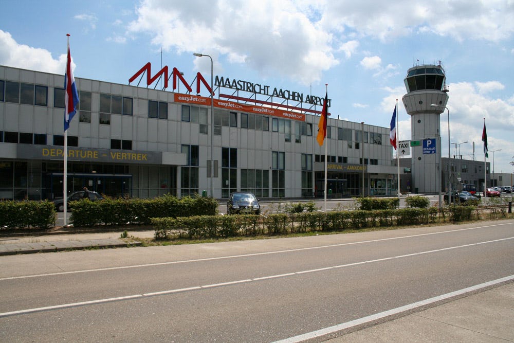 Dura Vermeer mag landingsbaan Maastricht Airport opknappen