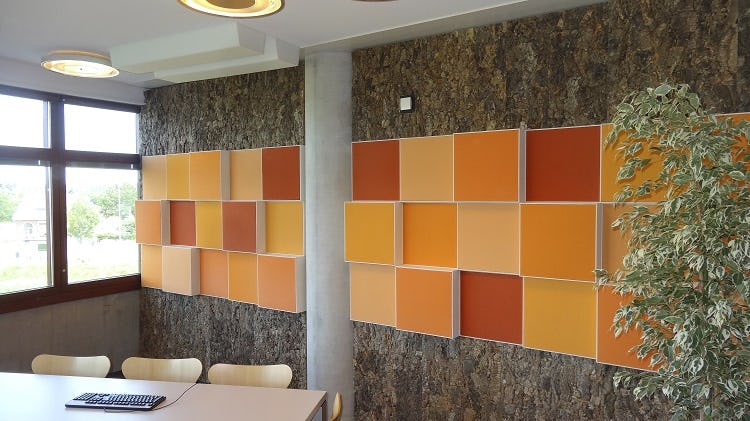 Waterschap Holland Delta. Op de wanden is Cork Rough gemonteerd en in het centrum van de wand zijn de Soundless panelen bevestigd. Beeld: De Akoestiekfabriek.