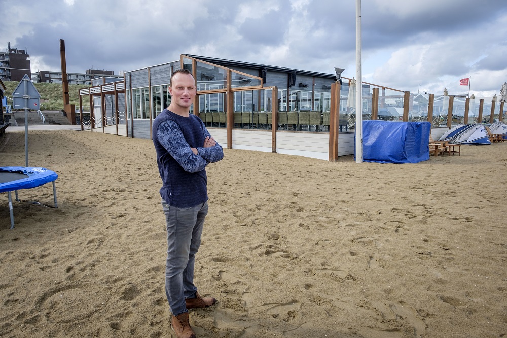 Johan Meerkerk (C) Roel Dijkstra Fotografie / Foto: Fred Libochant

Scheveningen / strandpaviljoen De Waterreus, bouwer Johan Meerkerk