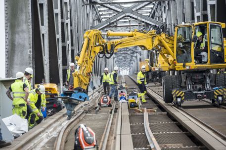 Strukton herstelt de Moerdijkbrug. Foto: Strukton