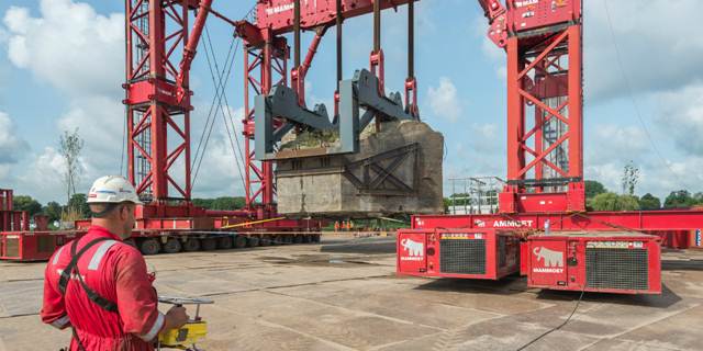 De laatste kazemet is verplaatst. Nu tijd voor het echte werk van de uitbreiding van de sluis. 
Foto: Rijkswaterstaat/Rindert van den Toren
