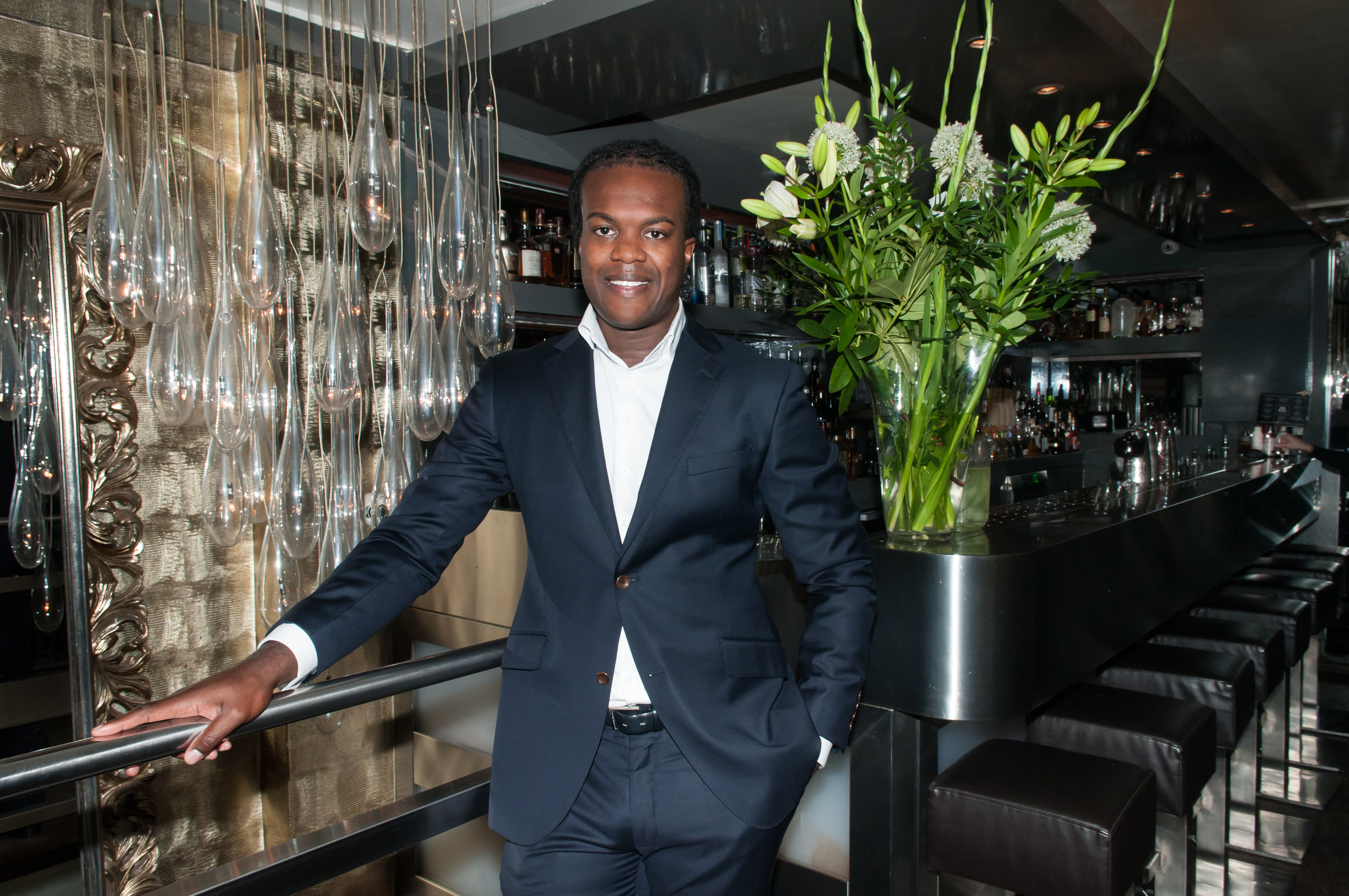 Foto: Ronald Bakker
Melvin Hoost in cocktailbar Njoy in de Amsterdamse Korte Leidsedwarsstraat.