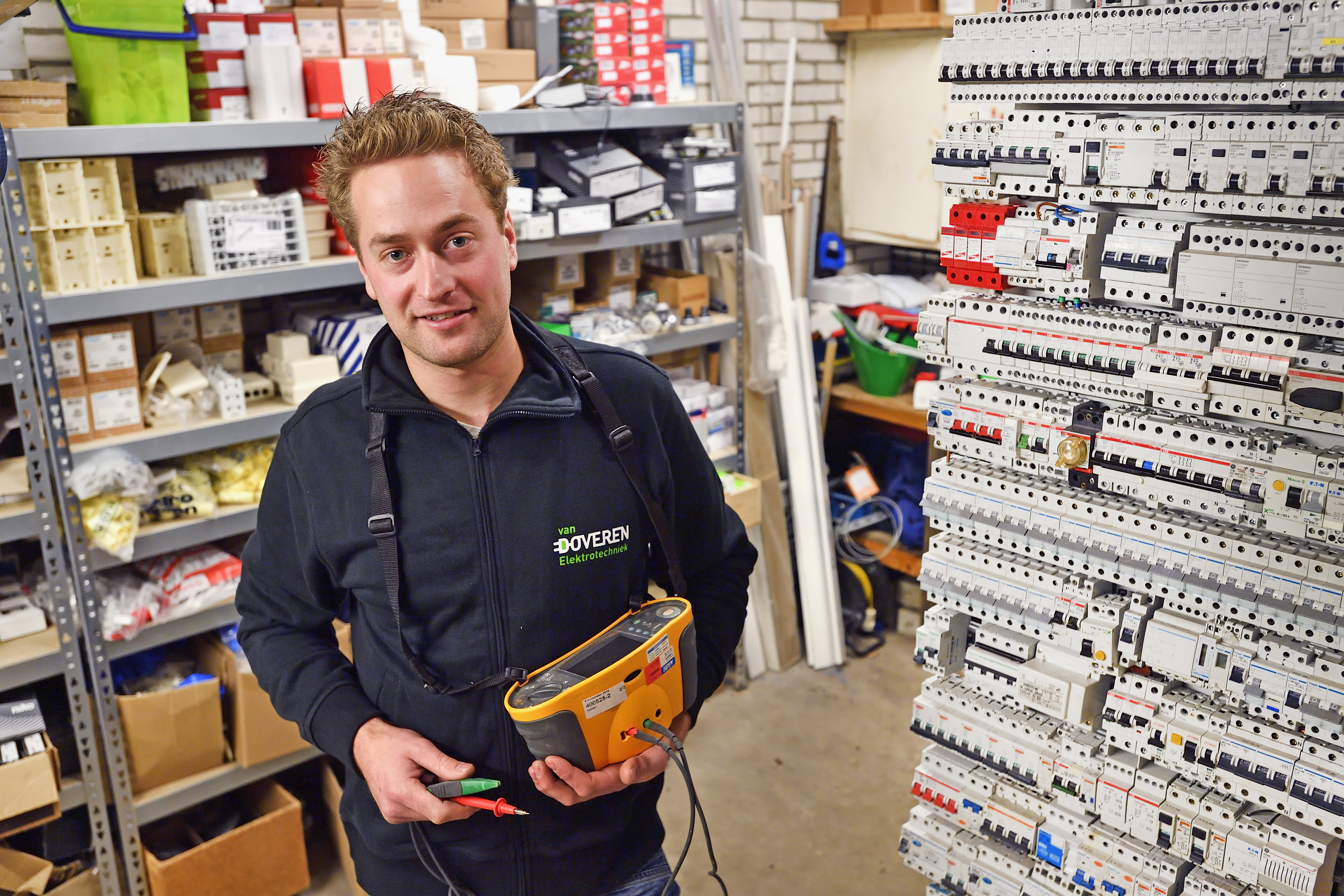 20112017 Cobouw  Zelf aangeleverd
Remco van Doveren in zijn opslag schuur. Foto Erald van der Aa