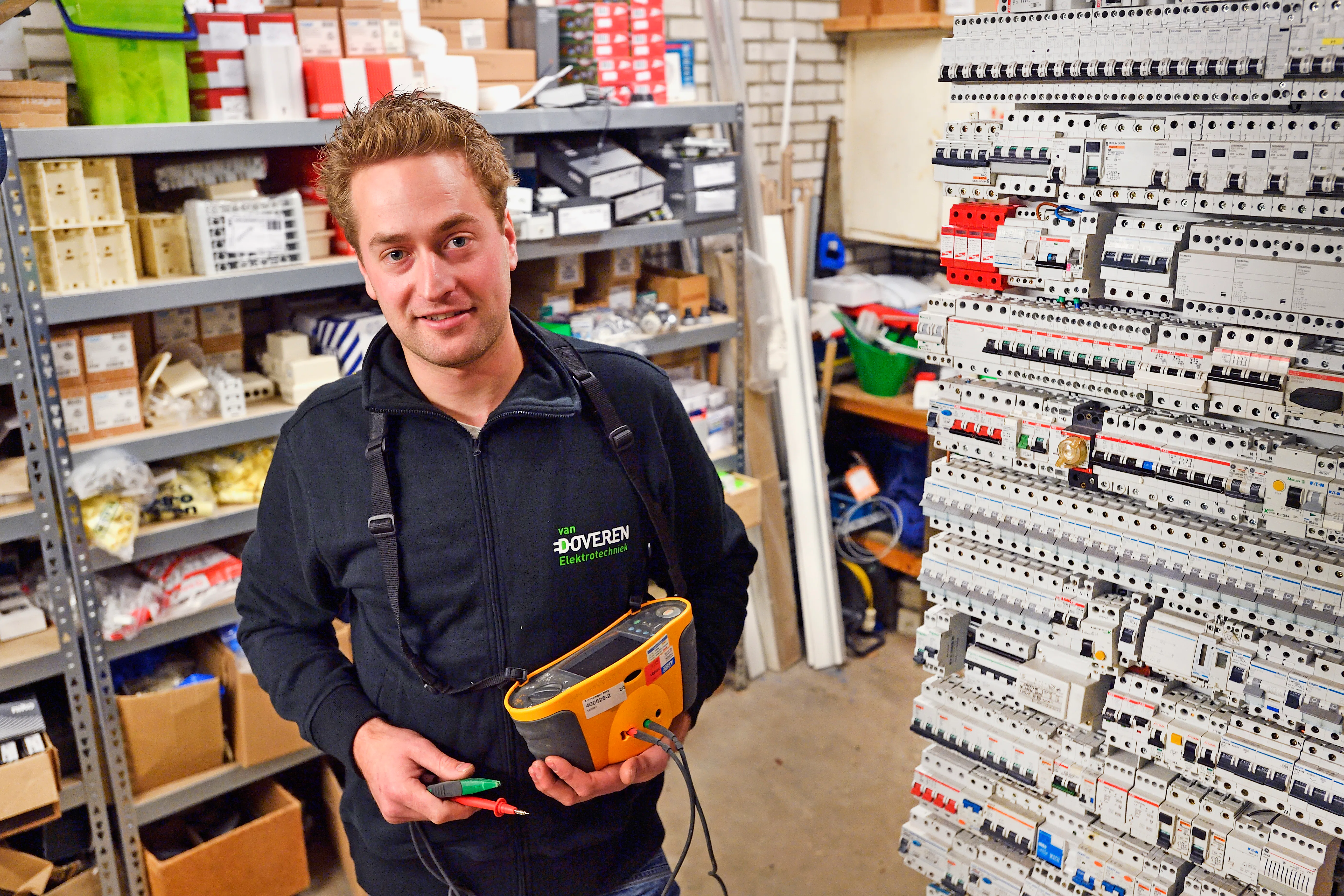20112017 Cobouw Zelf aangeleverd
Remco van Doveren in zijn opslag schuur. Foto Erald van der Aa