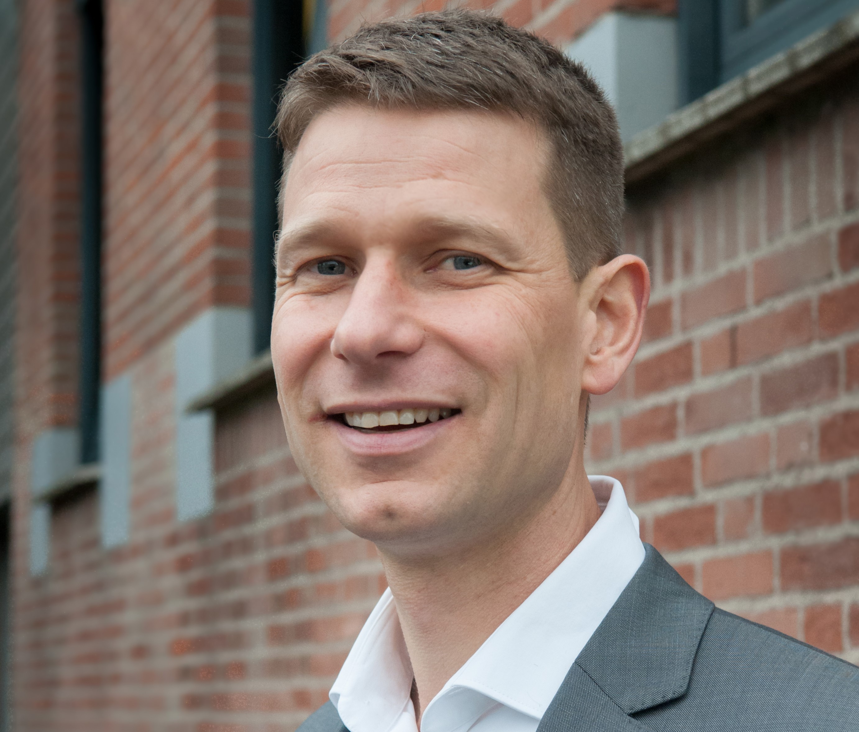 Foto Ronald Bakker
Thijs Luijkx neemt de woordvoering op zijn rekening voor Finch Buildings, De Groot Vroomshoop Bouwsystemen en Heijmans ONE. Deze bedrijven hebben de handen ineengeslagen en produceren verplaatsbare woningen.