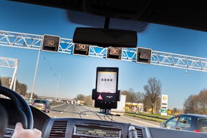 On board unit verkeerssystemen zelfrijdende auto's