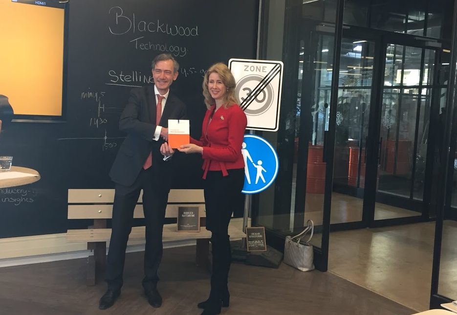 De agenda met 23 actiepunten moeten de praktijk van het  aanbesteden drastisch veranderen.