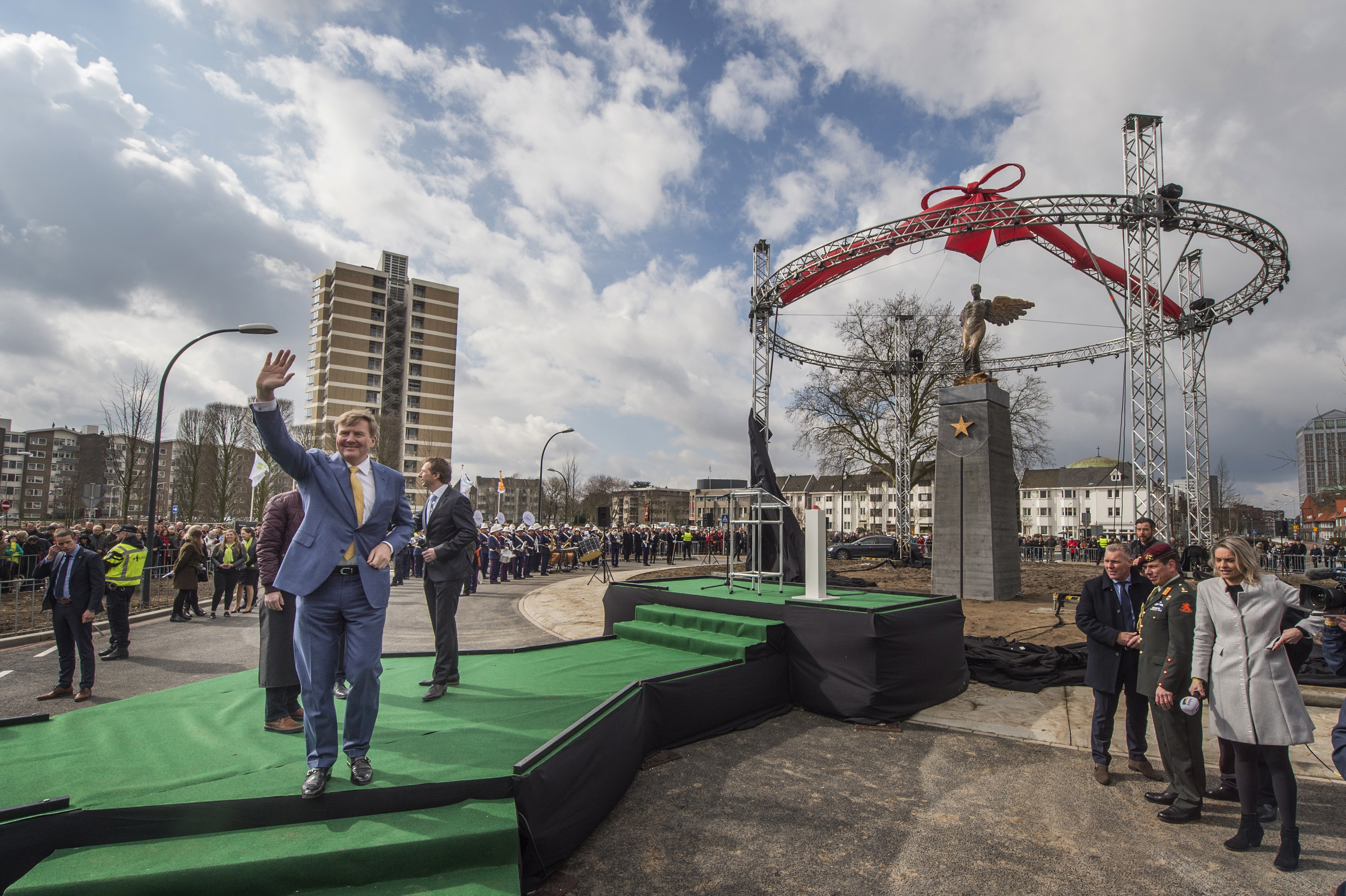 Koning Willem Alexander  opent Groene Loper boven Tunnel in Maastricht.PHOTO AND COPYRIGHT ERMINDO ARMINO