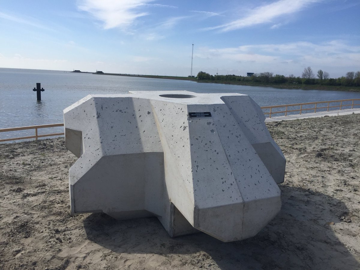 De lancering van het XblocPlus vond plaats tegelijk met de bekendmaking van de gunning van de versterking van de Afsluitdijk aan LevveL. 