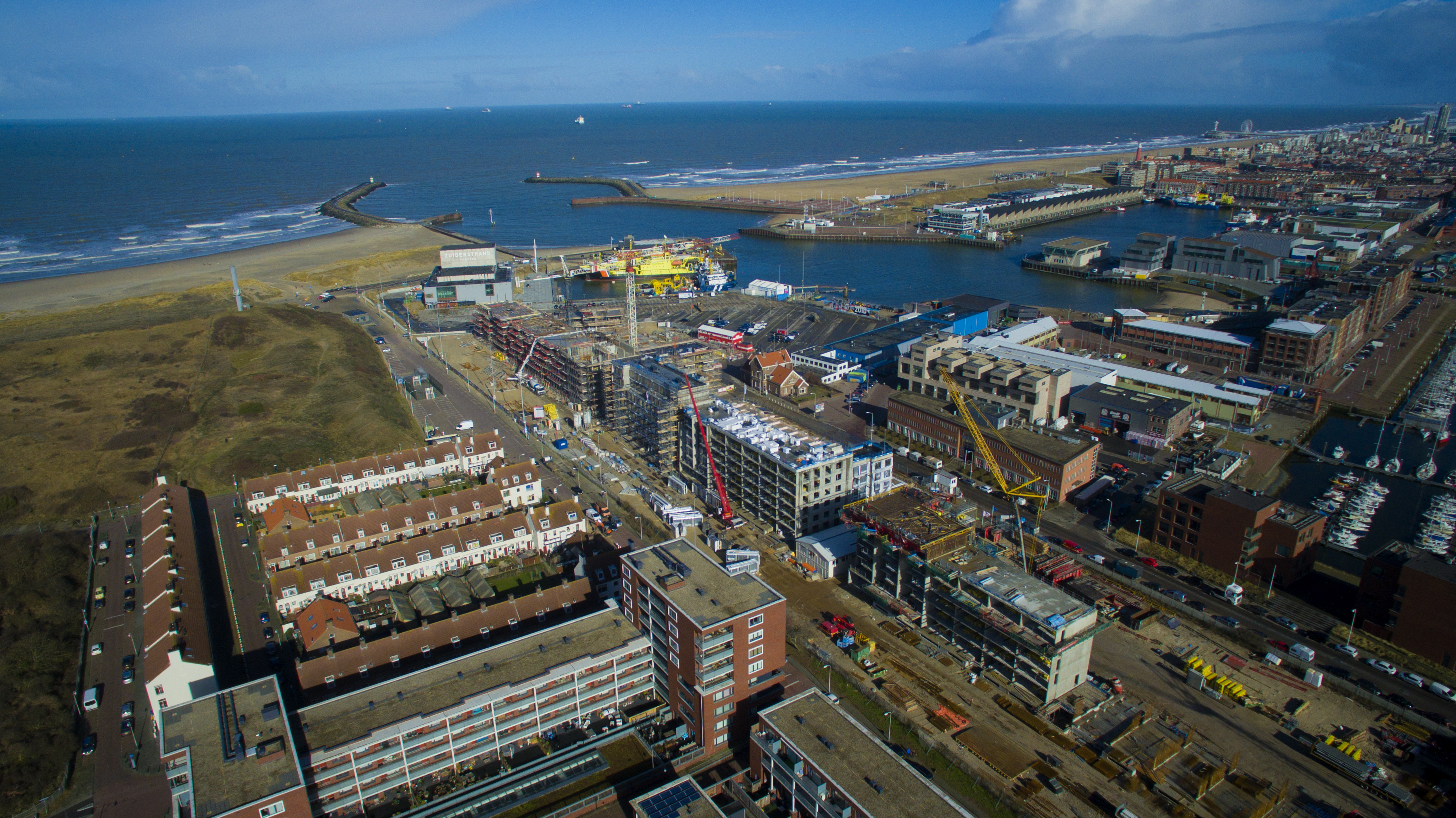 Bouwwerkzaamheden aan project ZuidDuin toen er nog geen vuiltje aan de lucht was. Foto: Van Wijnen