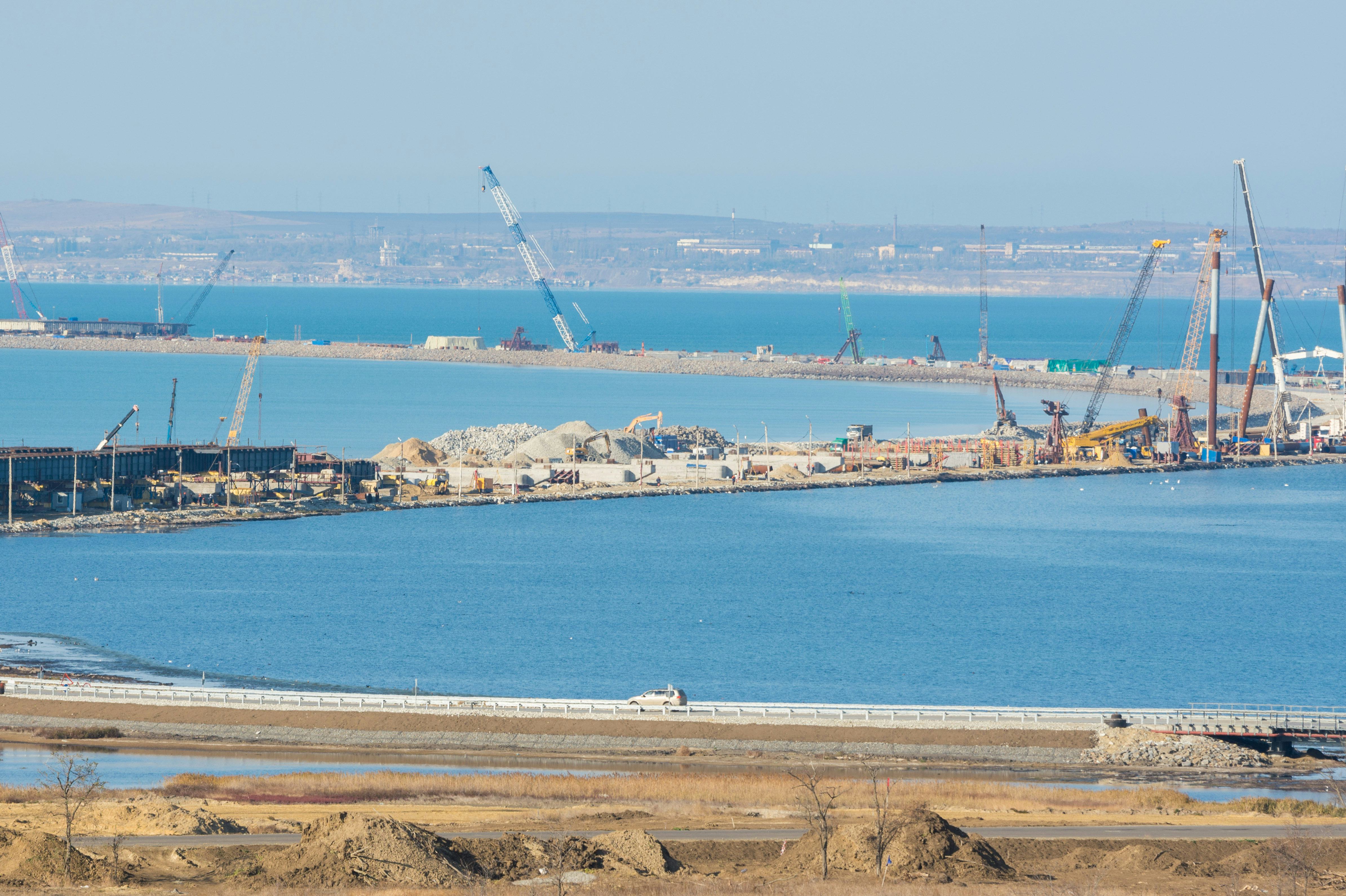 Vier bouw- en ingenieursbedrijven bestraft voor bijdrage aan Krimbrug