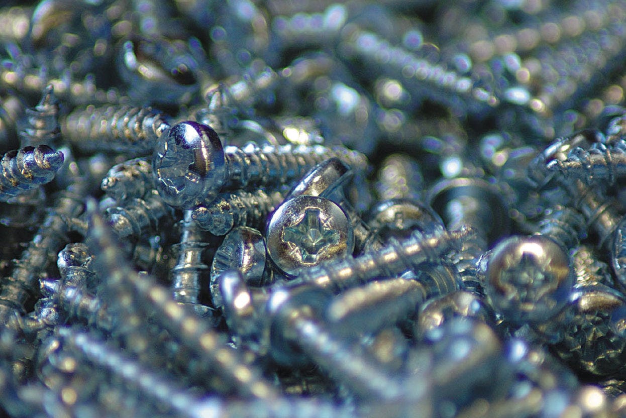 HECO fhrt ein umfangreiches Sortiment an Universal-, Holz- und Betonschrauben mit patentierter Gewindegeometrie fr eine schnelle und zuverlssige Verarbeitung und einer hohen Anwendungssicherheit.