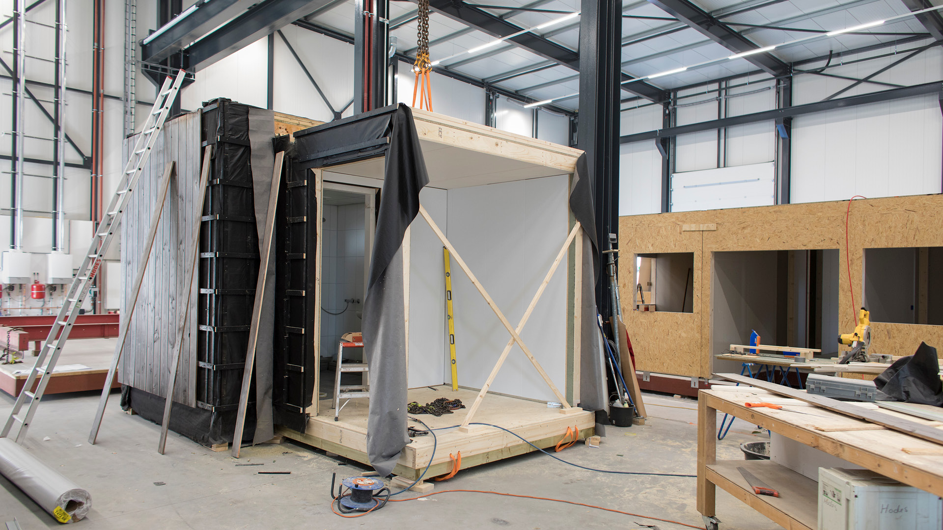 Bouwplaats-in-magazijn-Bouw