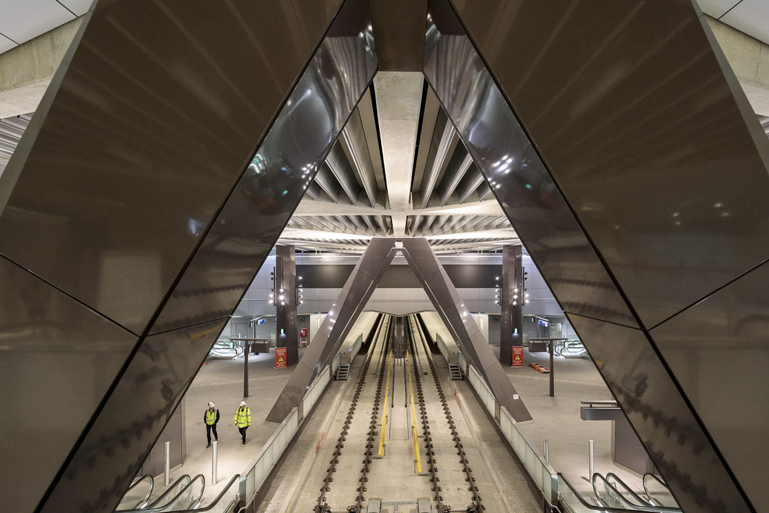 Nederland, Amsterdam, 20 december 2017.
Aanleg Noord-Zuidlijn van de Amsterdamse Metro. 
Centraal Station..
Het metrostation van de Noord/Zuidlijn en de Kathedraal.

The City of Amsterdam is building a new subway (underground) line.
The tunnel is partly constructed underneath the old part of the city.
The completion of the metro line is scheduled for 2018. 

Foto: Ge Dubbelman/Hollandse Hoogte.