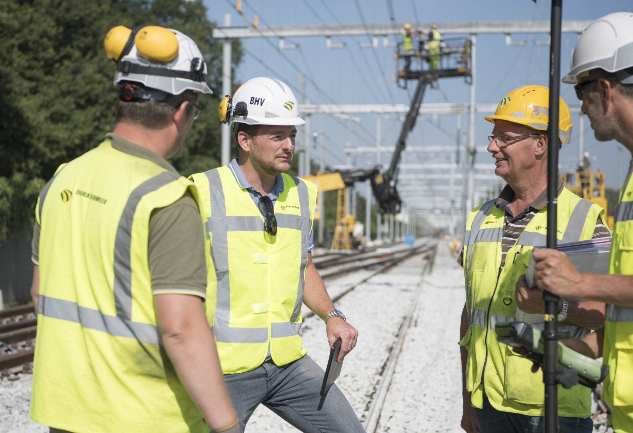 Babberich, 200718 Foto Ruben Meijerink
Jaap van der Star, projectleider bij Dura Vermeer  bij een buitendienststelling spoor aan het werk.