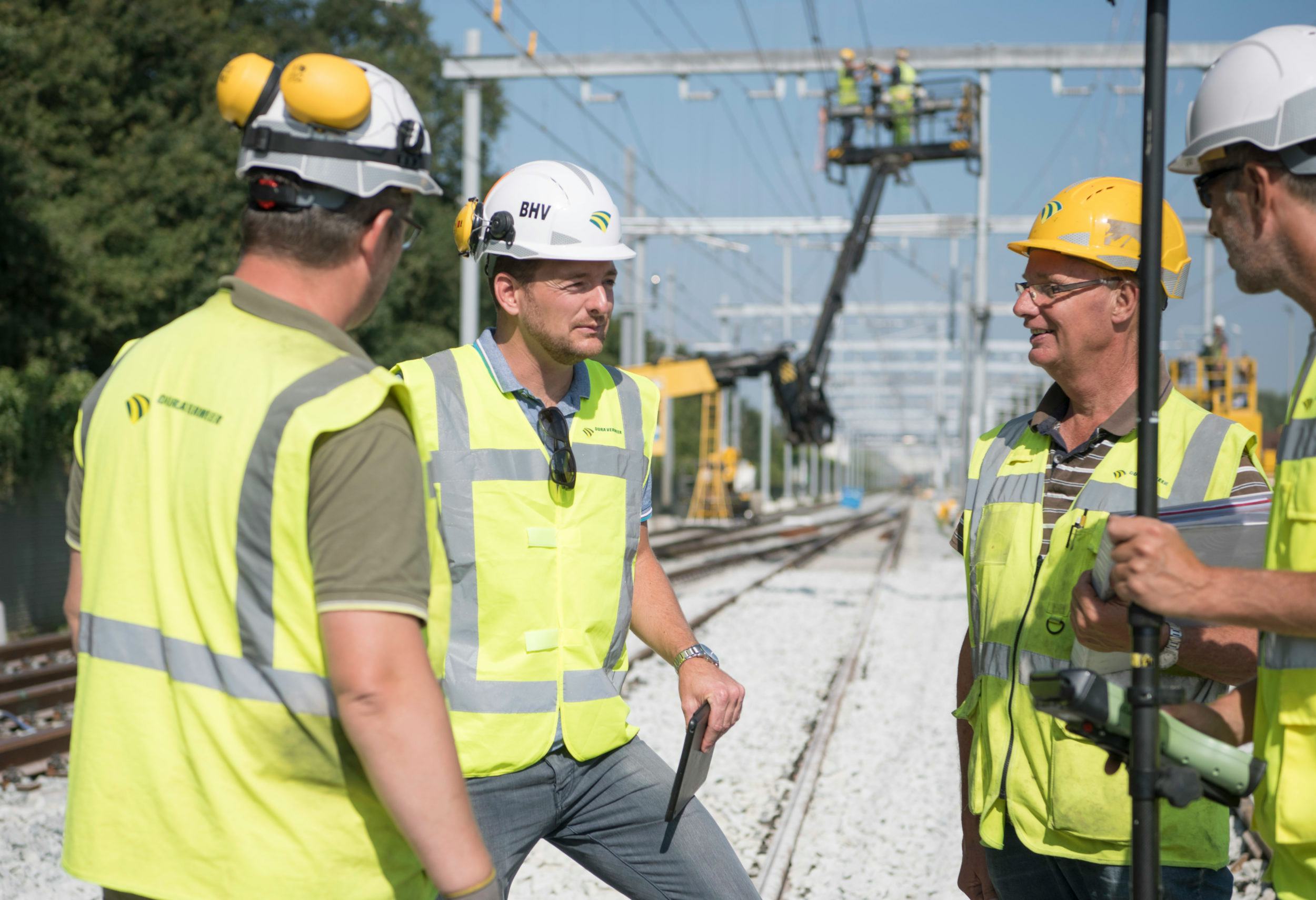 Babberich, 200718 Foto Ruben Meijerink
Jaap van der Star, projectleider bij Dura Vermeer bij een buitendienststelling spoor aan het werk.